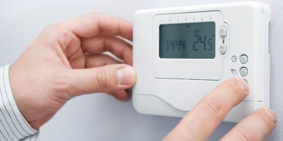 What should I do when my thermostat loses power?